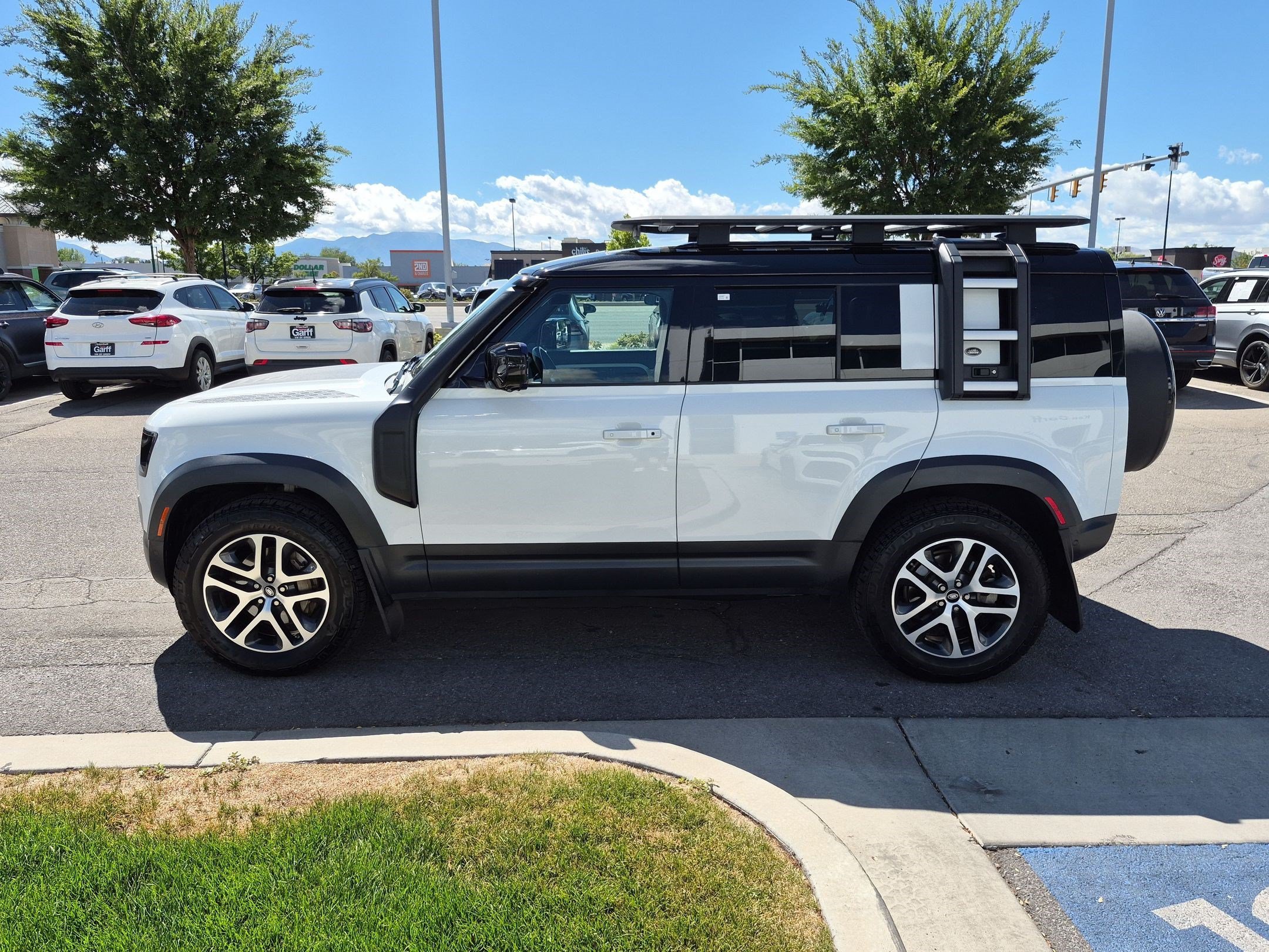 Used 2020 Fuji White Land Rover HSE image 6