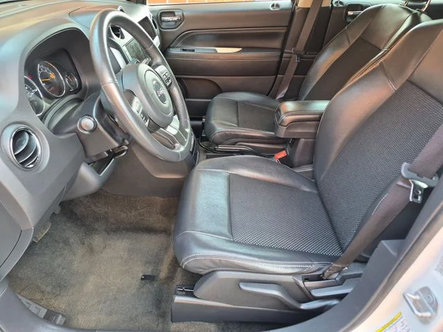Used 2014 White Jeep Latitude image 11