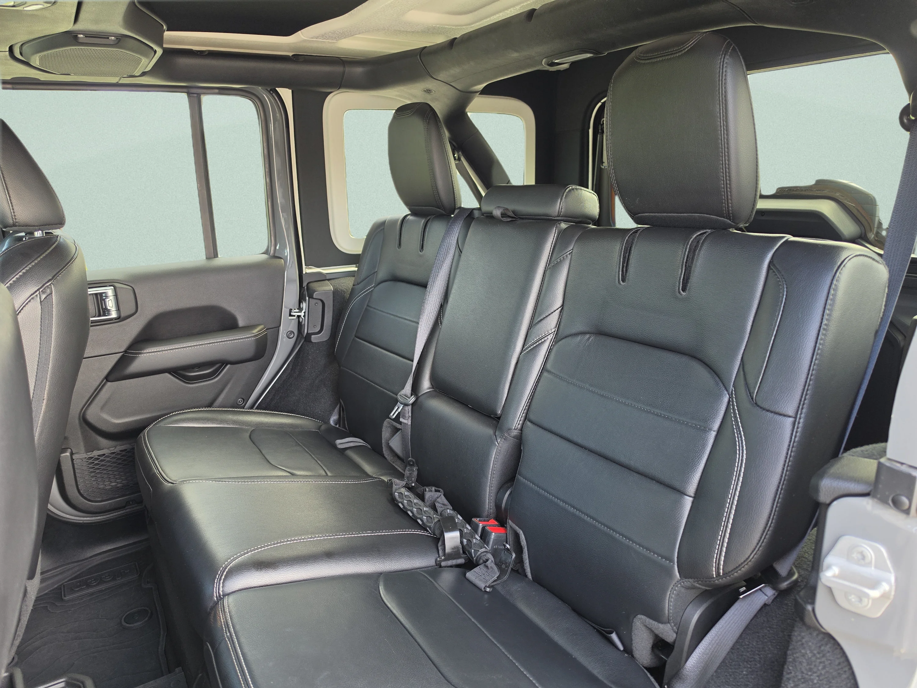 Used 2023 Sting-Gray Clearcoat Jeep Sahara image 24