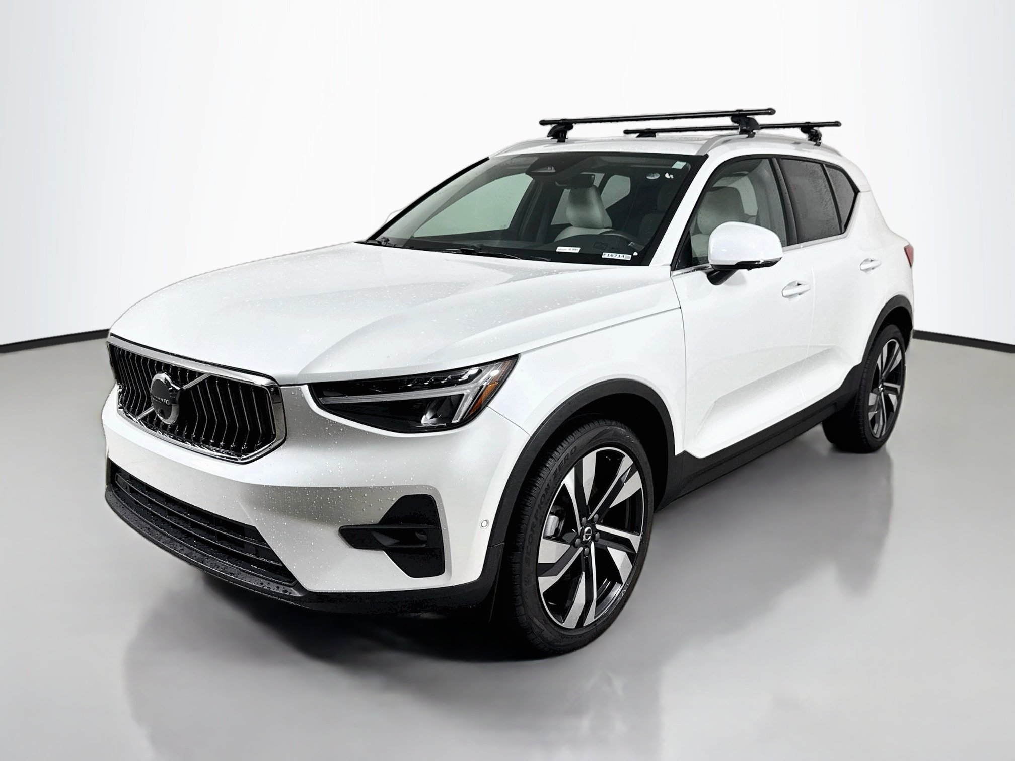 Used 2023 Crystal White Metallic Volvo Plus Bright Theme image 3