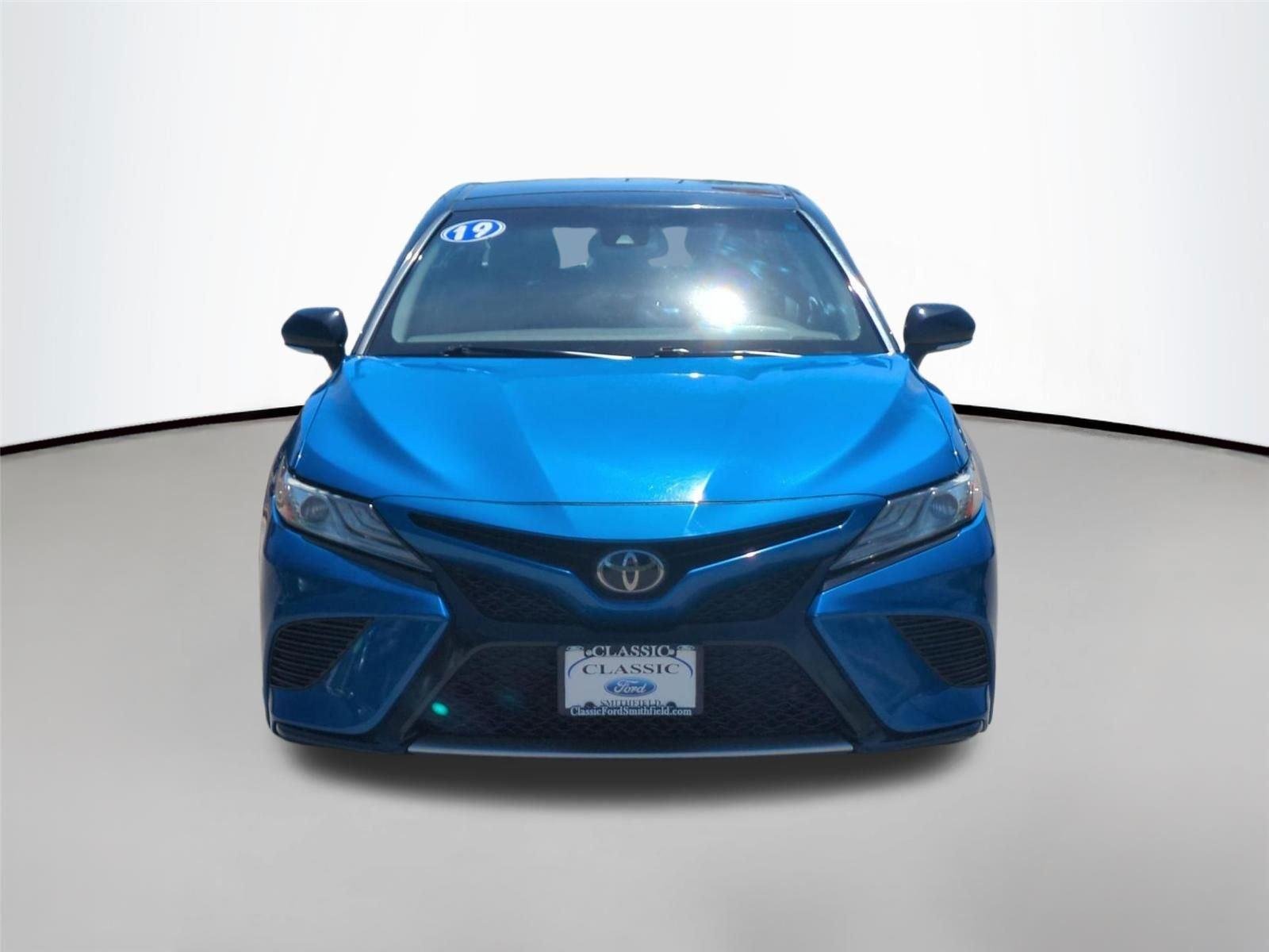 Used 2019 Blue Streak/Midnight Black Metallic Toyota XSE image 8