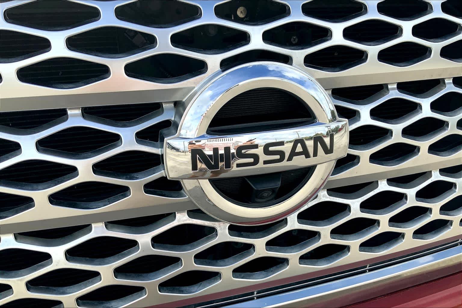Used 2016  Nissan Platinum Reserve image 28
