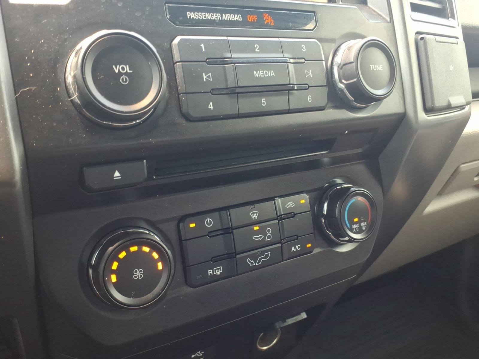 Used 2015 Magnetic Metallic Ford XLT image 23
