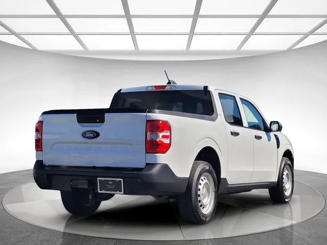 Used 2025 White Ford XL image 4