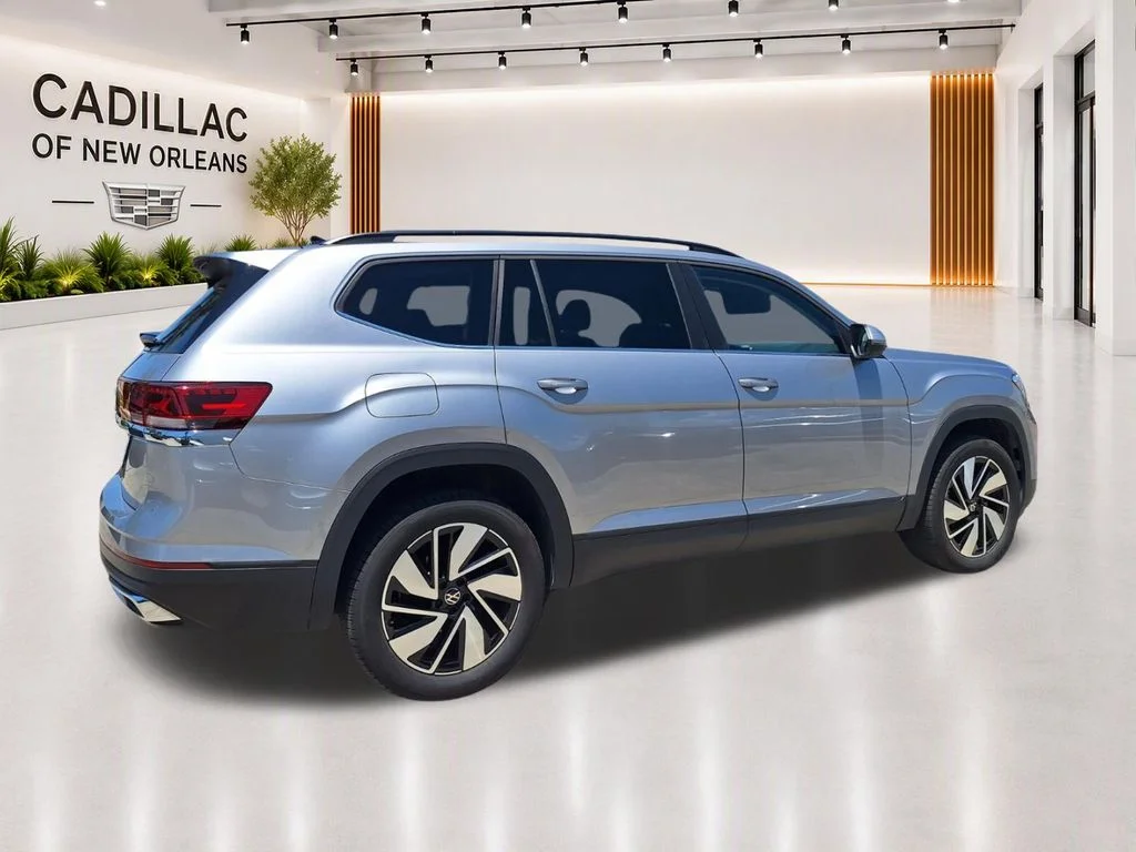 Used 2025  Volkswagen 2.0T SE w/Technology image 3