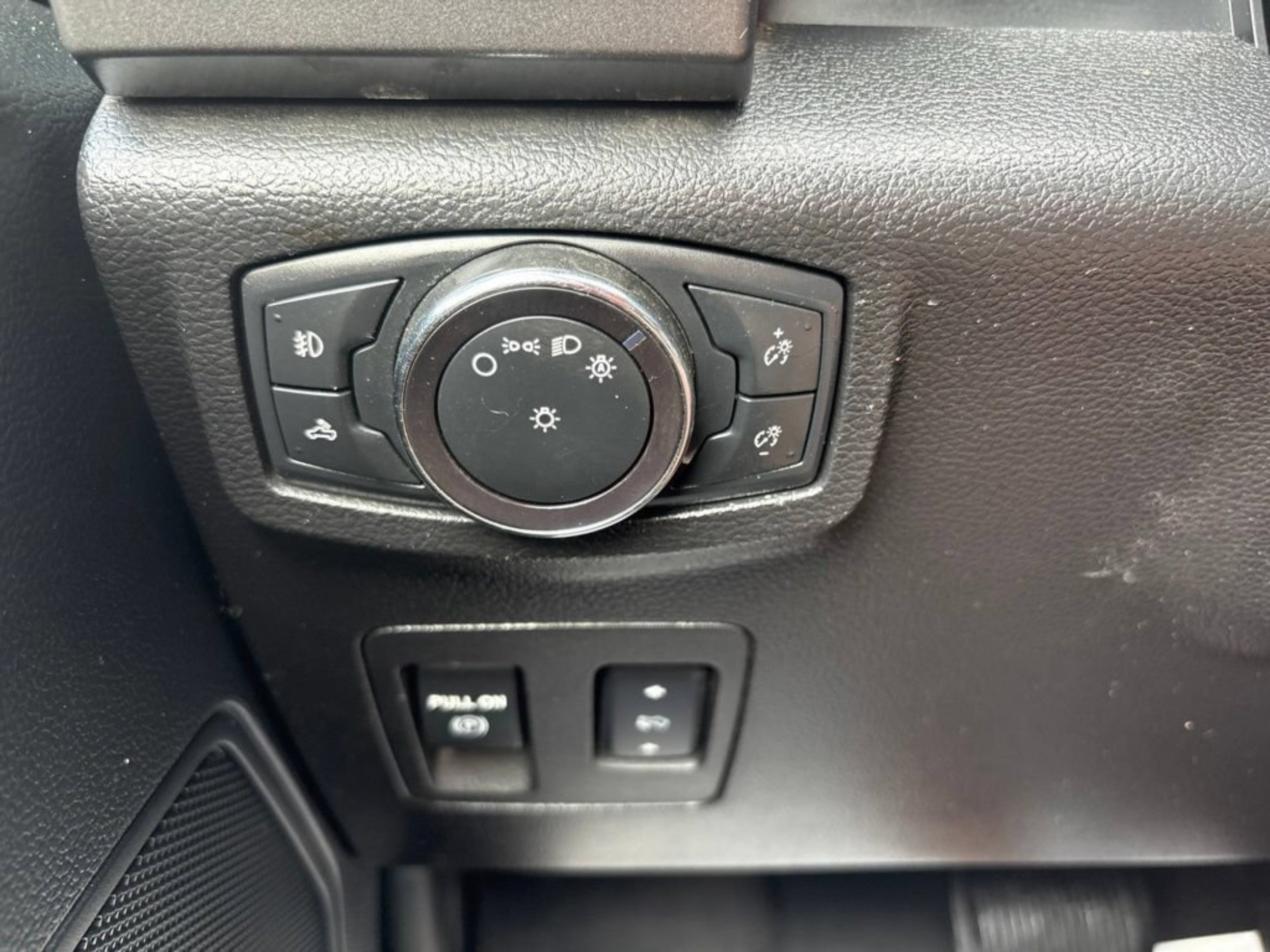 Used 2018 Lightning Blue Ford XLT image 19