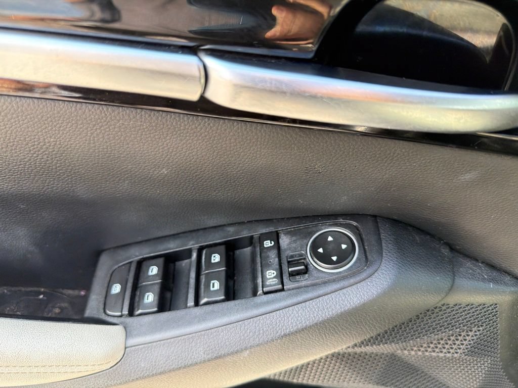 Used 2022 Gravity Gray Kia EX image 9