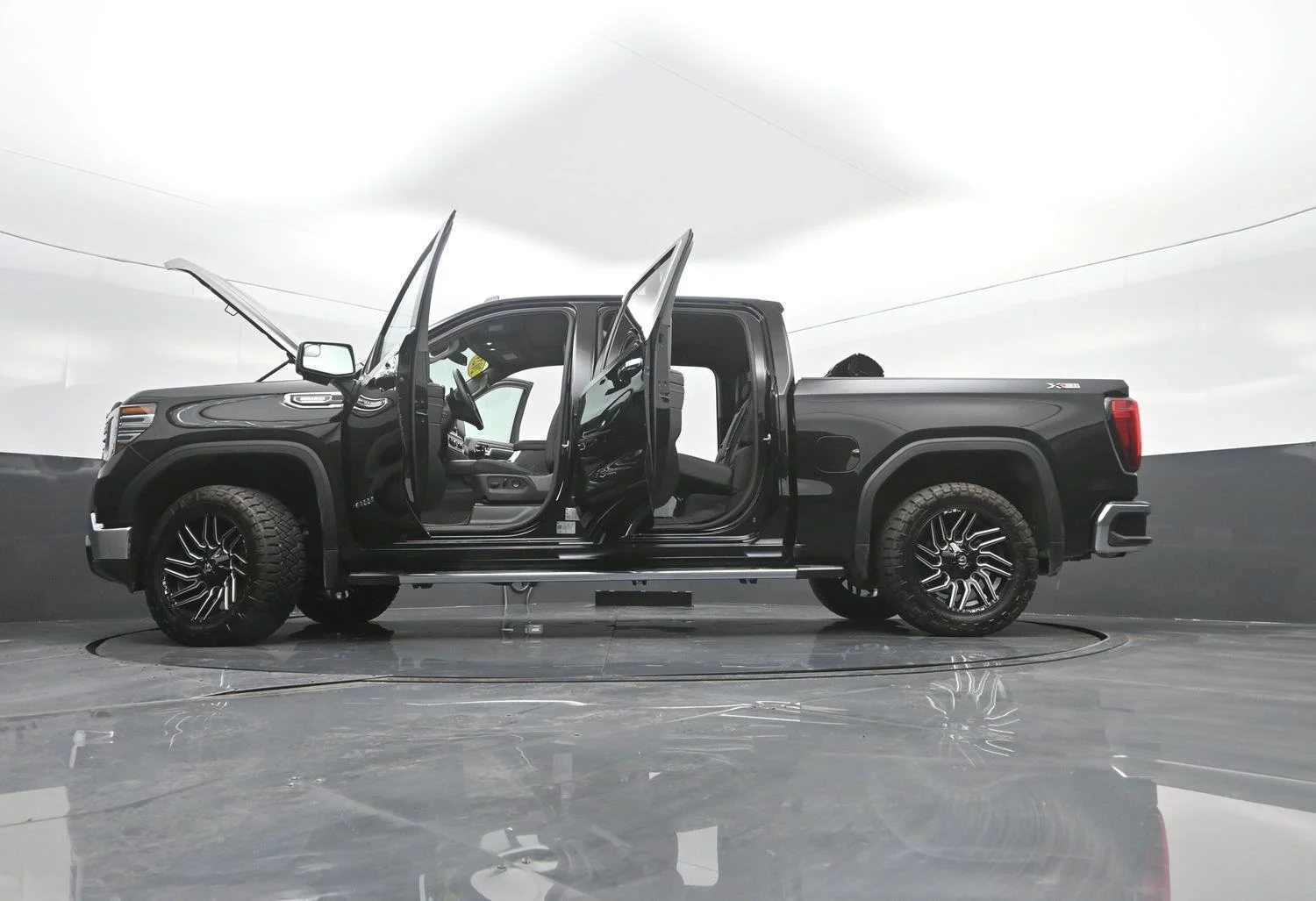 Used 2023 ONYX BLACK GMC SLT image 51
