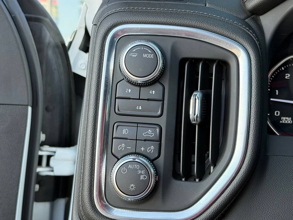 Used 2022 SUMMIT WHITE GMC SLE image 26