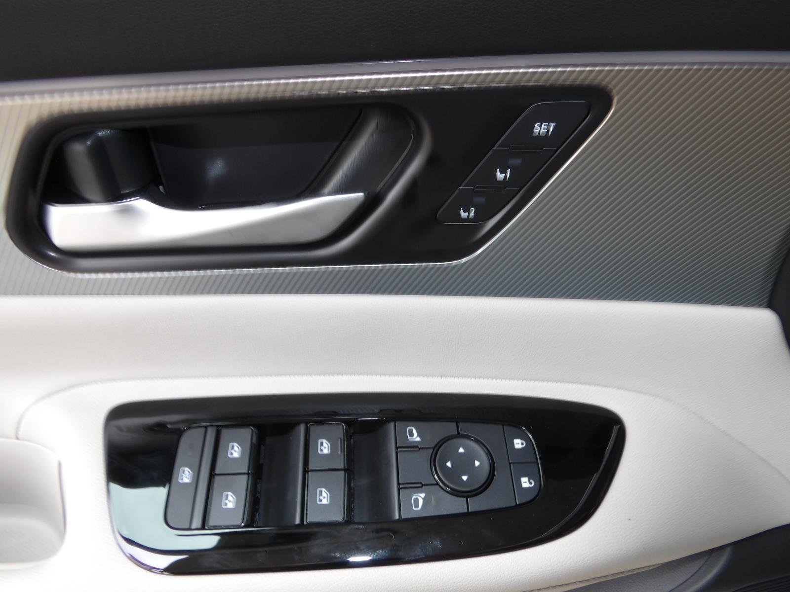 New 2026 Everest White Pearl TriCoat Nissan SL image 21