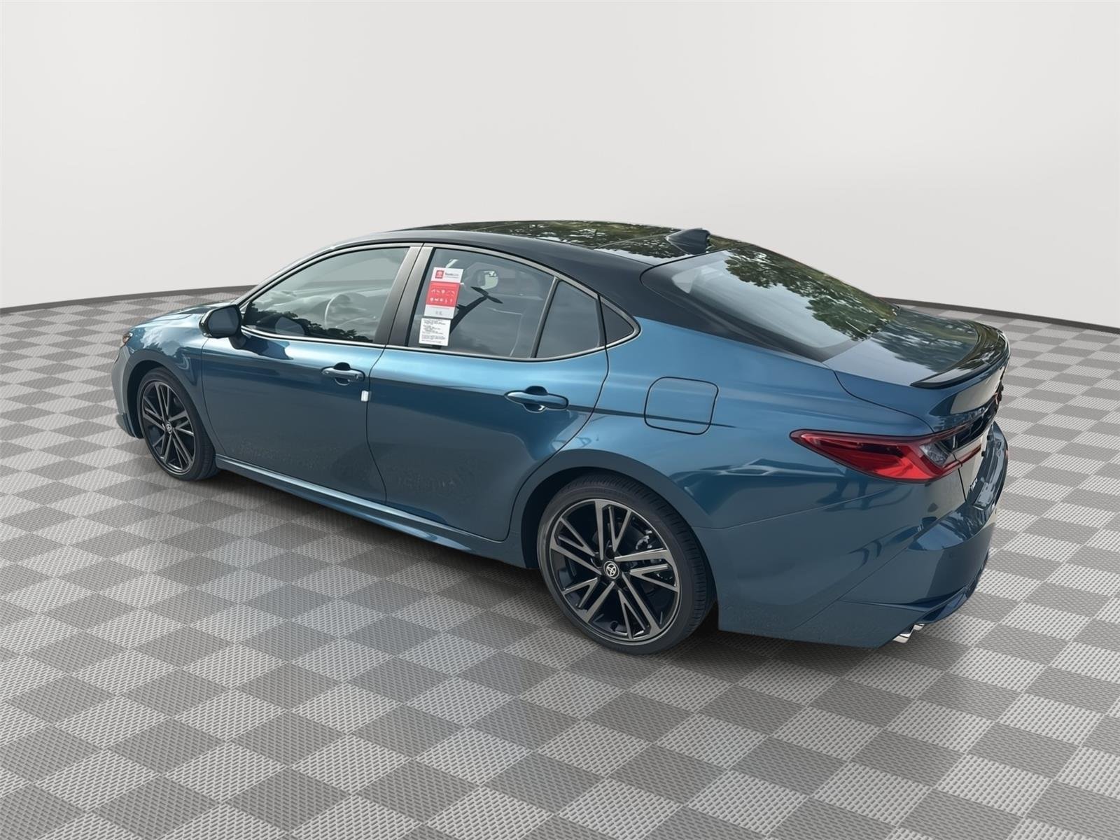 New 2026 Ocean Gem with Midnight Black Metallic roof <sup>1</sup> Toyota  XSE image 6