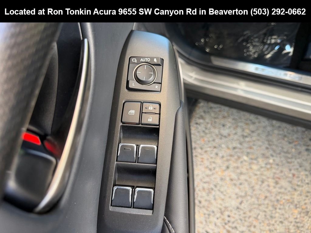 Used 2019 Atomic Silver Lexus 300h image 12