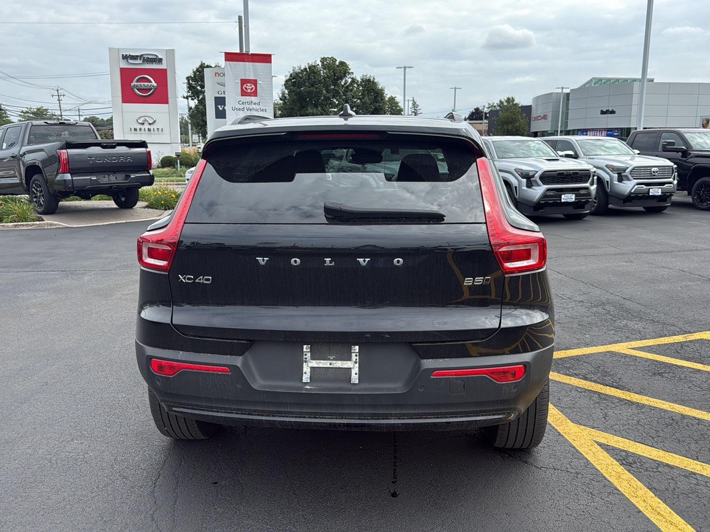 Used 2024 Onyx Black Metallic Volvo Plus Dark Theme image 4