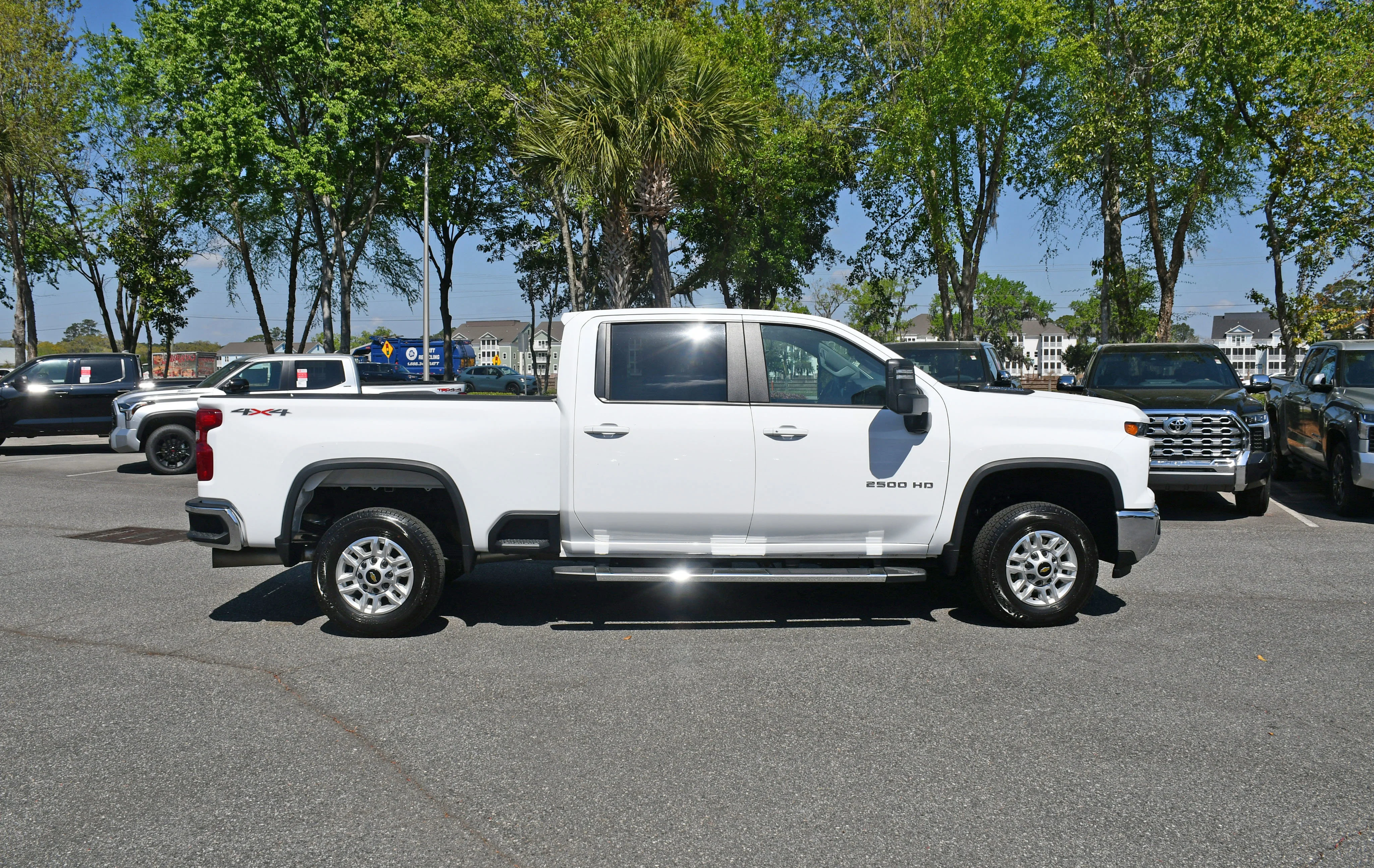 Used 2025 White Chevrolet LT image 5