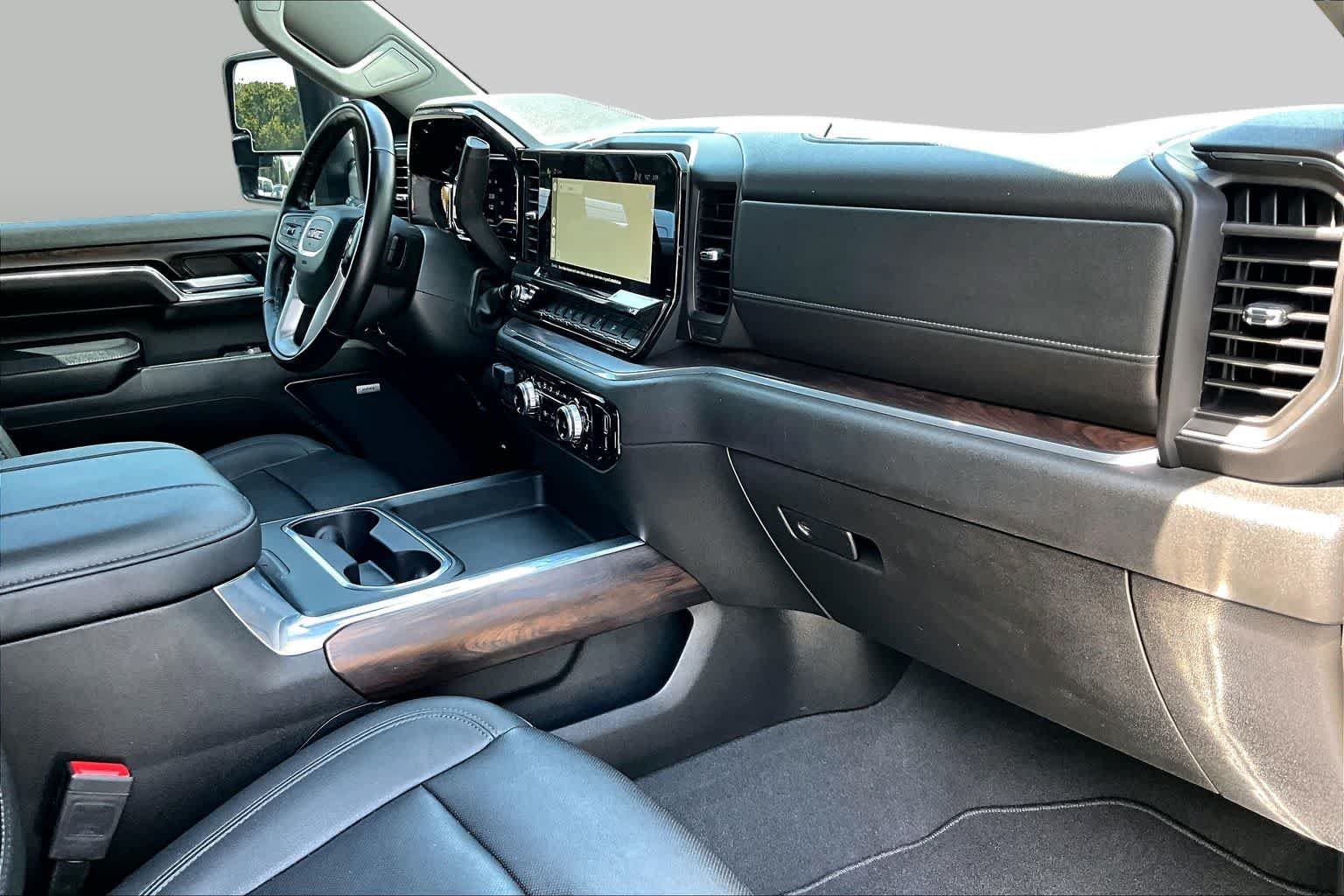 Used 2024 Onyx Black GMC SLT image 19