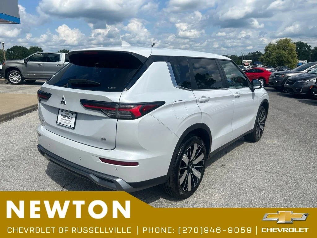 Used 2025  Mitsubishi SE image 45
