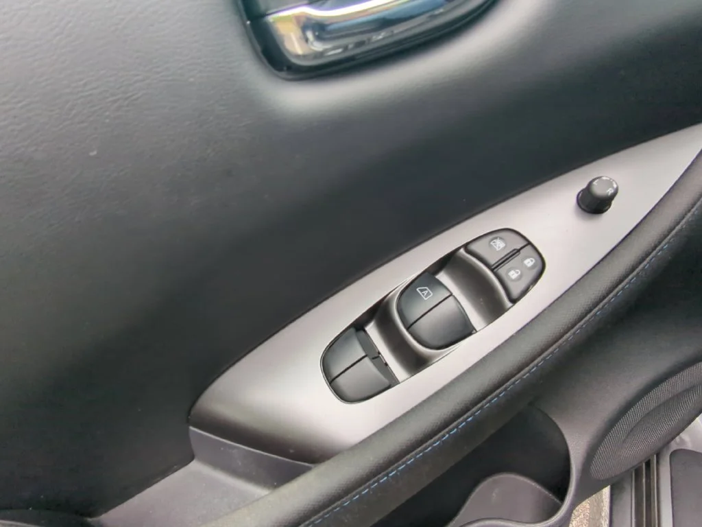 Used 2023 Gray Nissan S image 10