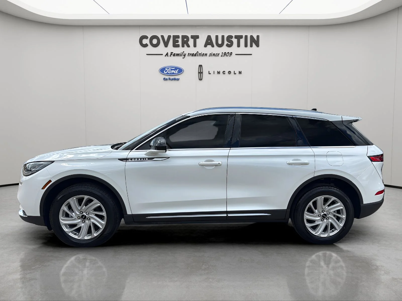 Used 2022 White Lincoln Standard image 2