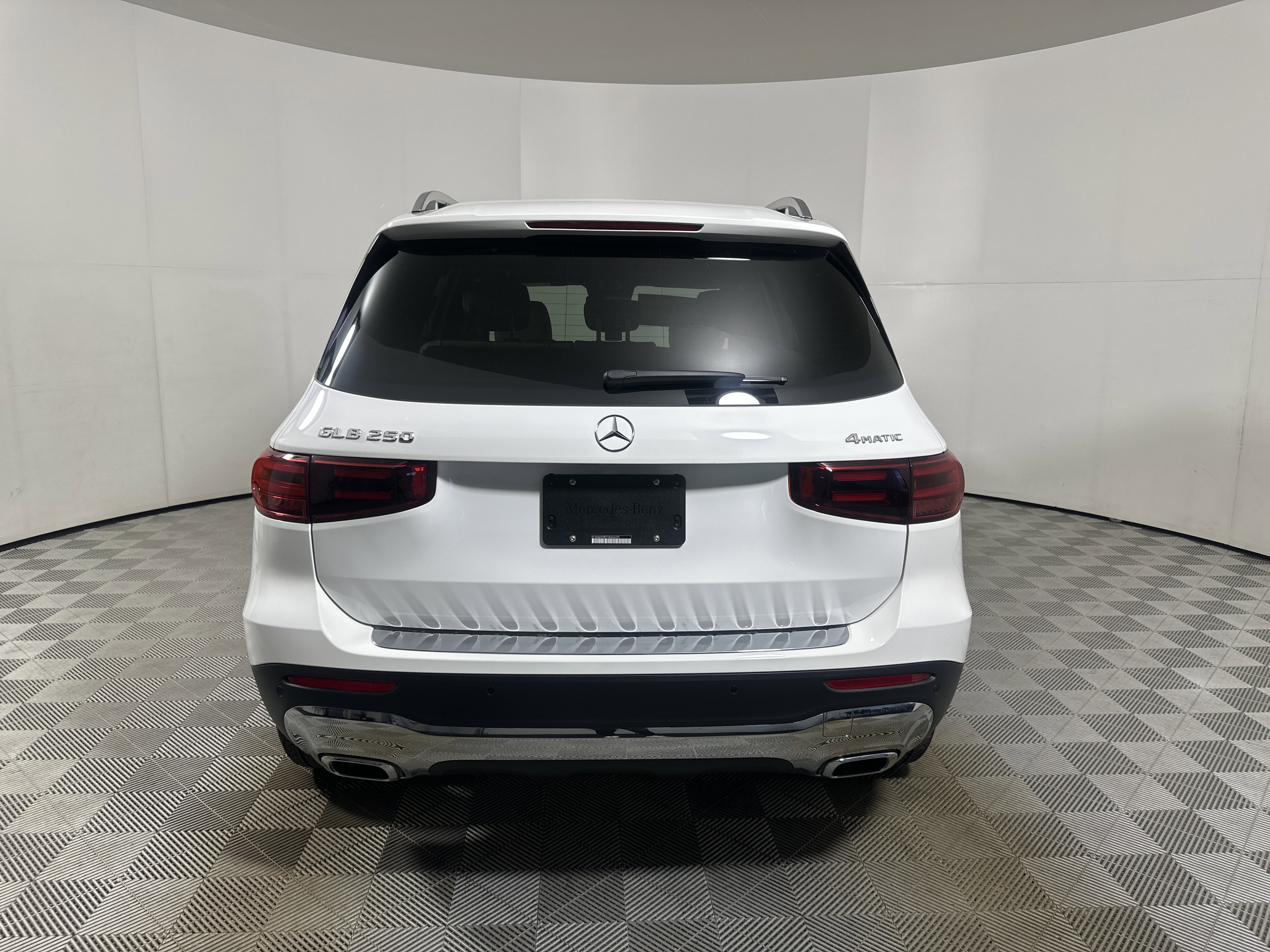 New 2026 Polar White Mercedes-Benz GLB 250 image 6