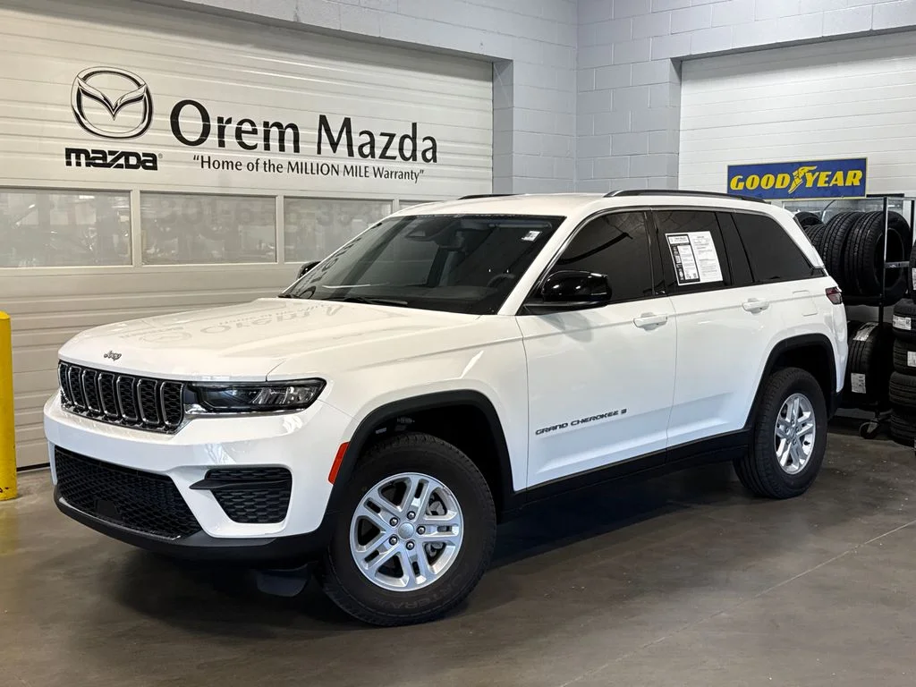2023 Jeep Grand Cherokee Laredo 4x4's photo