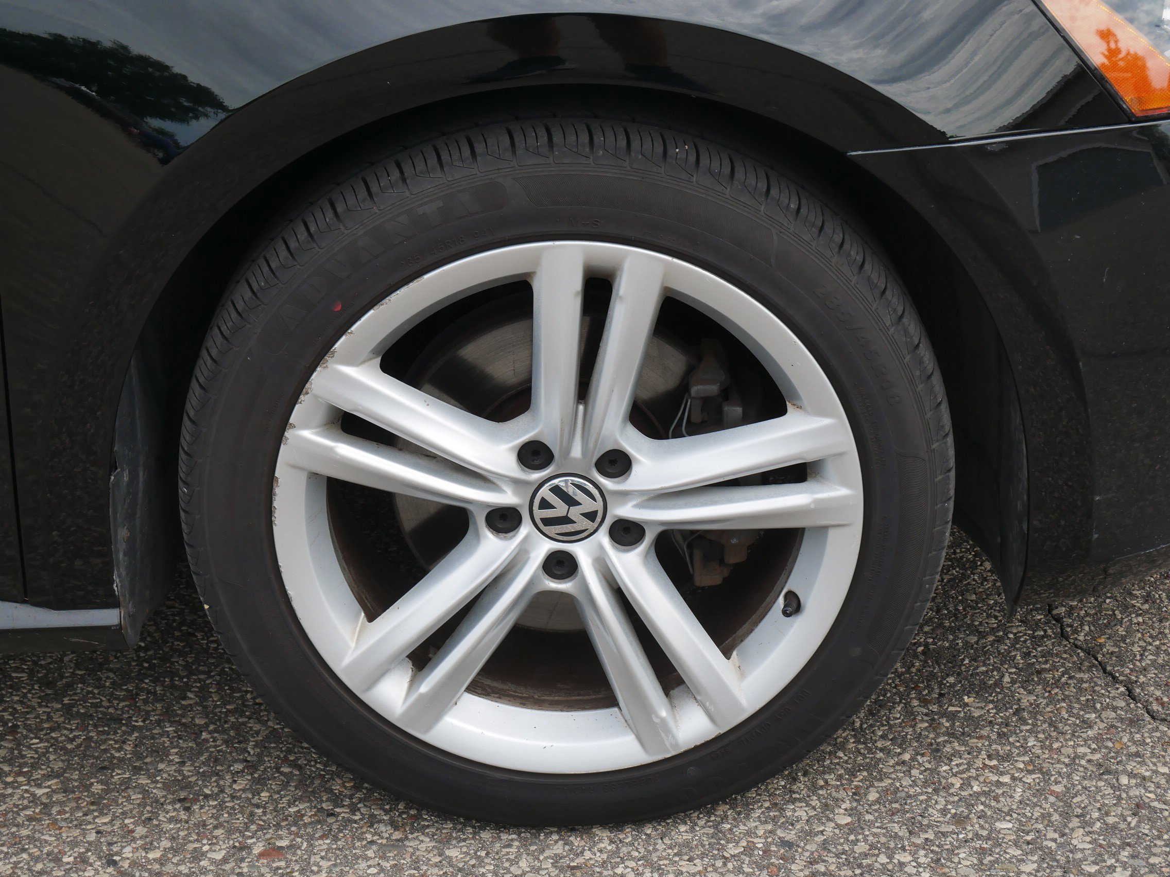 Used 2014 Black Volkswagen SE w/Snrf/Nav image 9