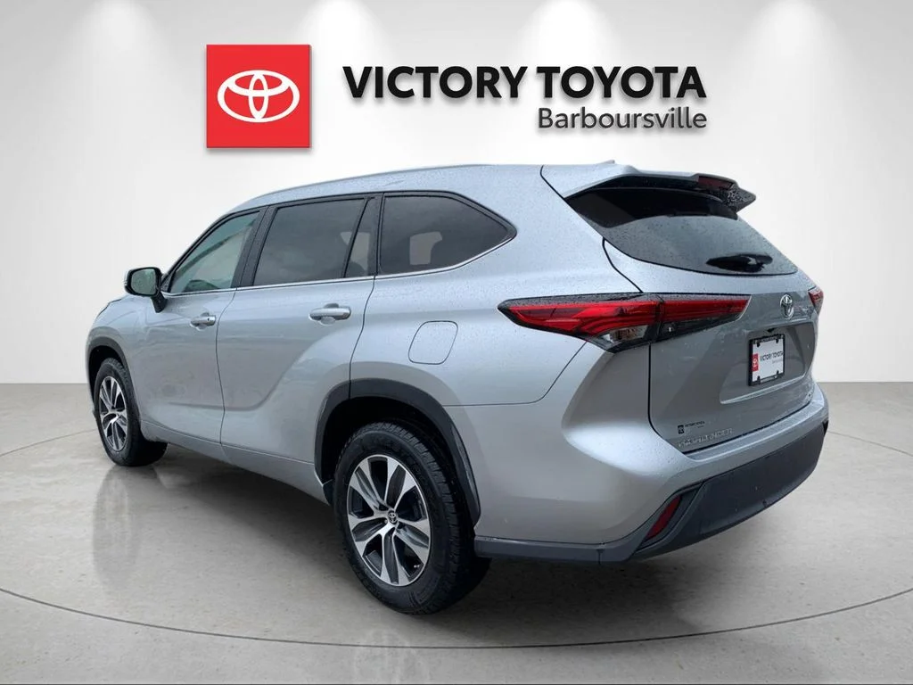 Used 2023 Silver Toyota XLE image 3