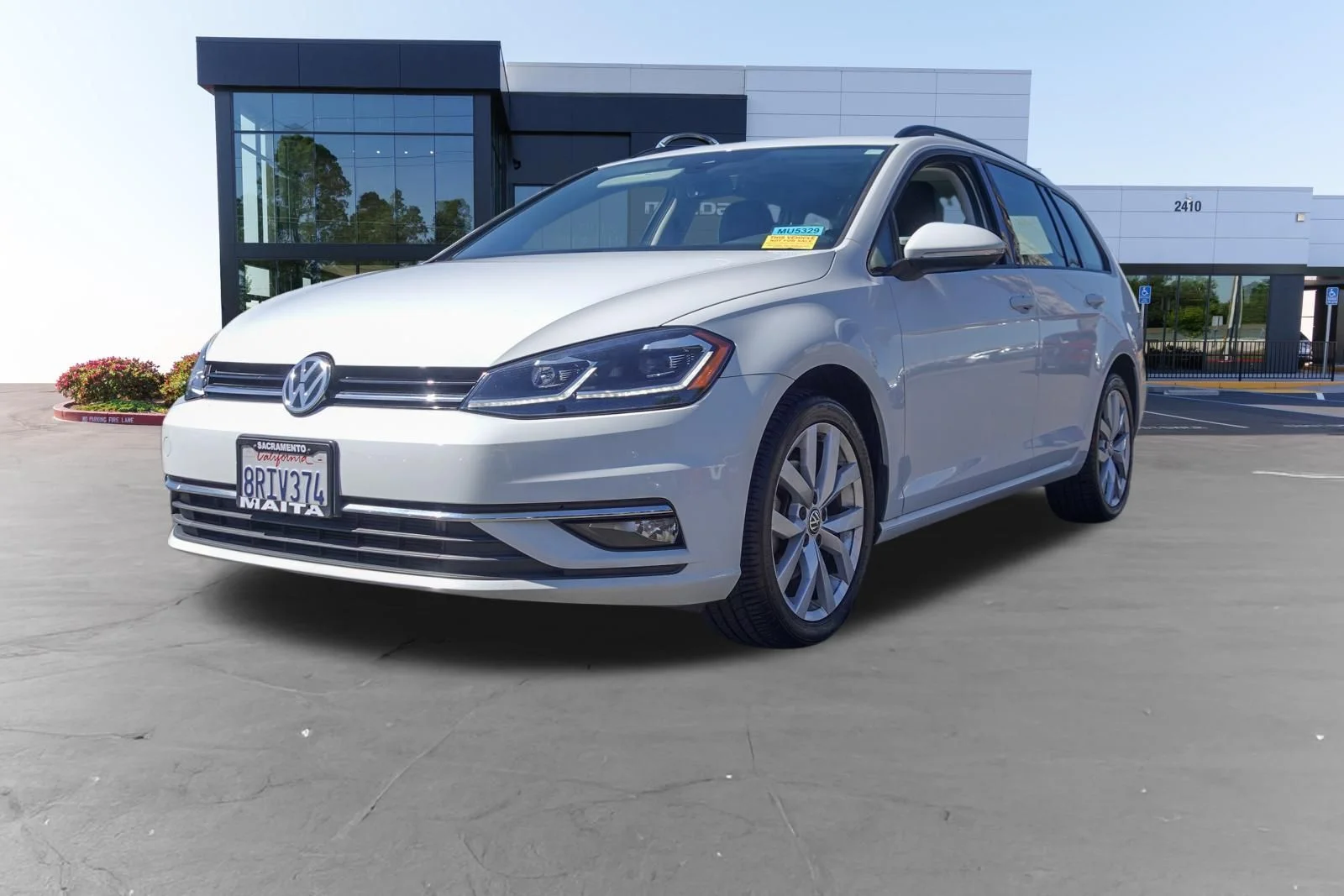Used 2019 Pure White Volkswagen SE image 7