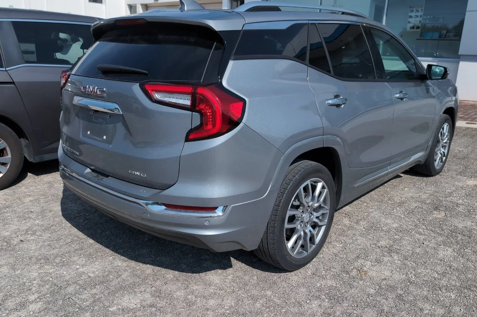 Used 2024 Sterling Metallic GMC Denali image 5