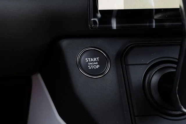 New 2026 White Land Rover X-Dynamic SE image 27