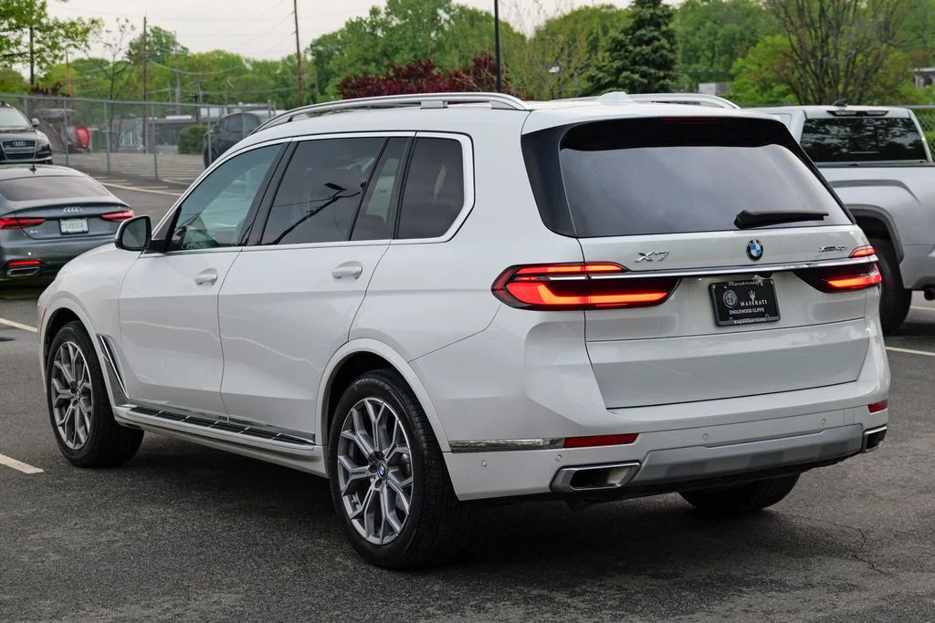 Used 2023 Mineral White Metallic BMW xDrive40i image 5