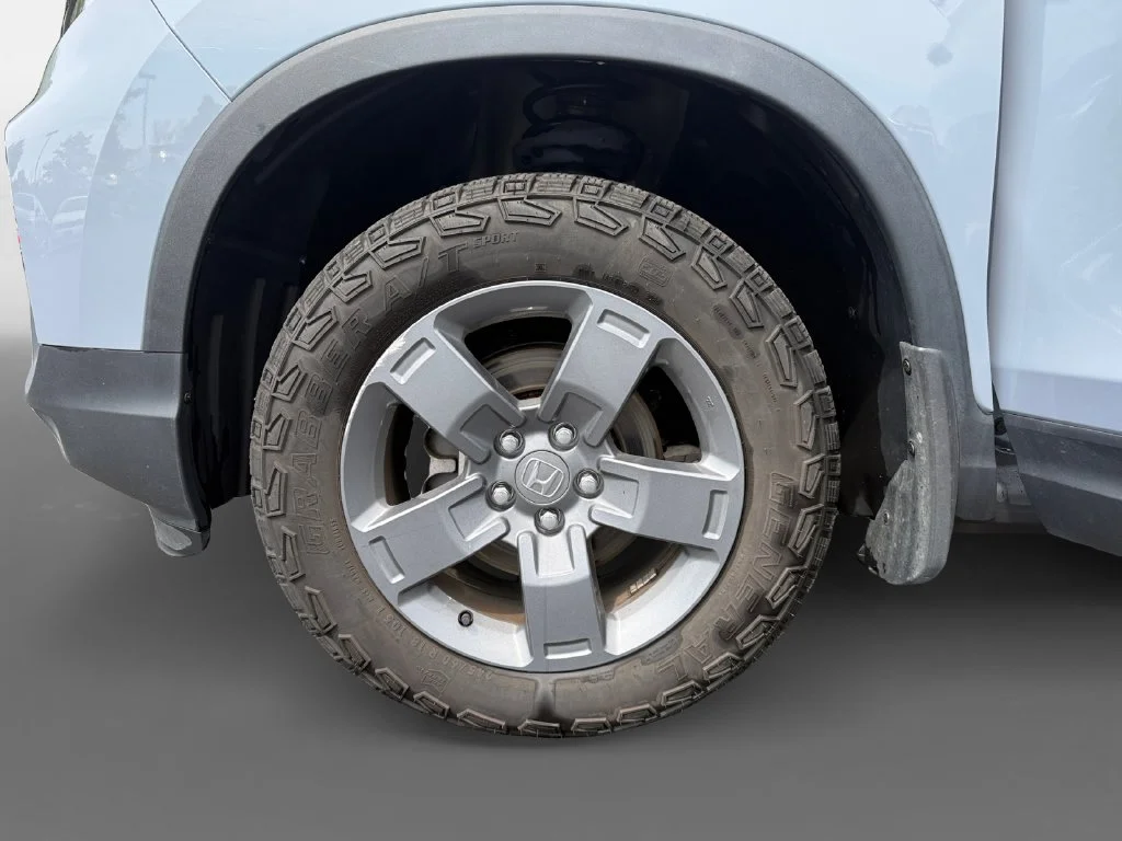 Certified Used 2025 Sonic Gray Pearl Honda AWD TRAILSPORT image 14