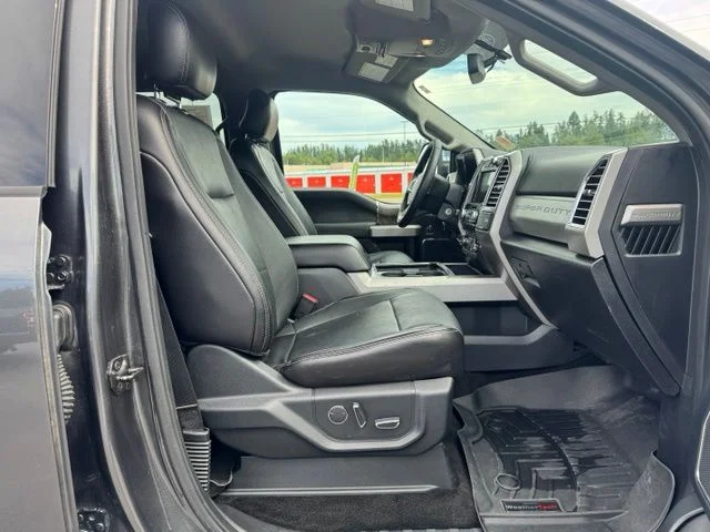 Used 2017 Magnetic Ford Lariat image 4