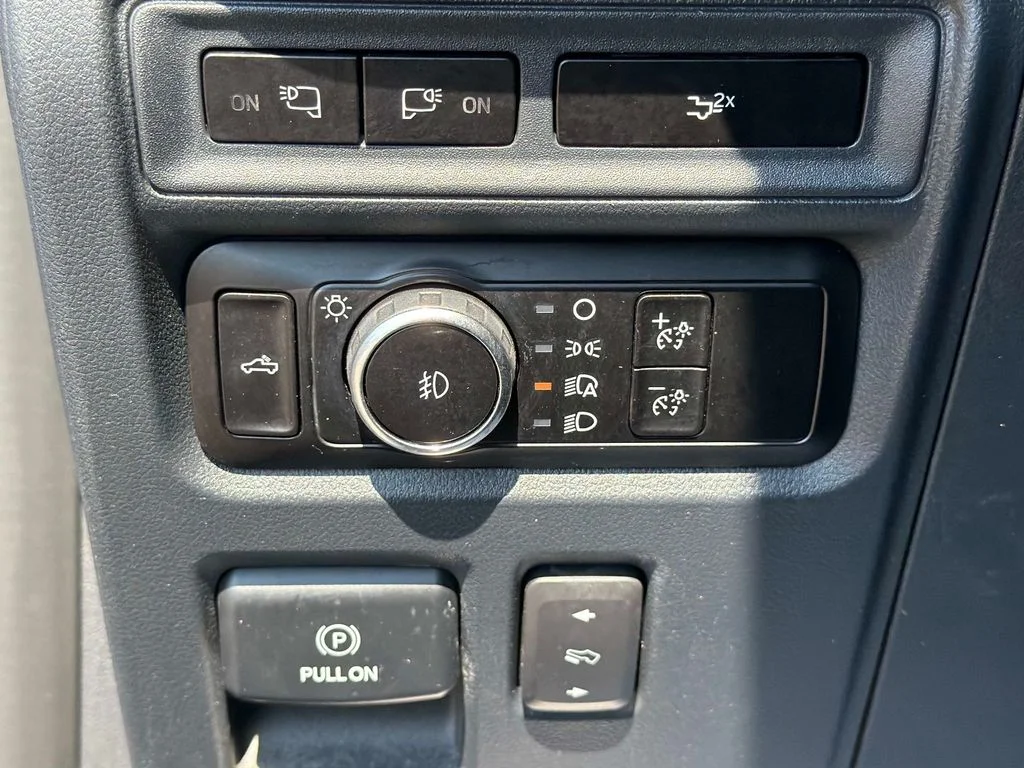 Used 2023 Blue Ford XLT image 32