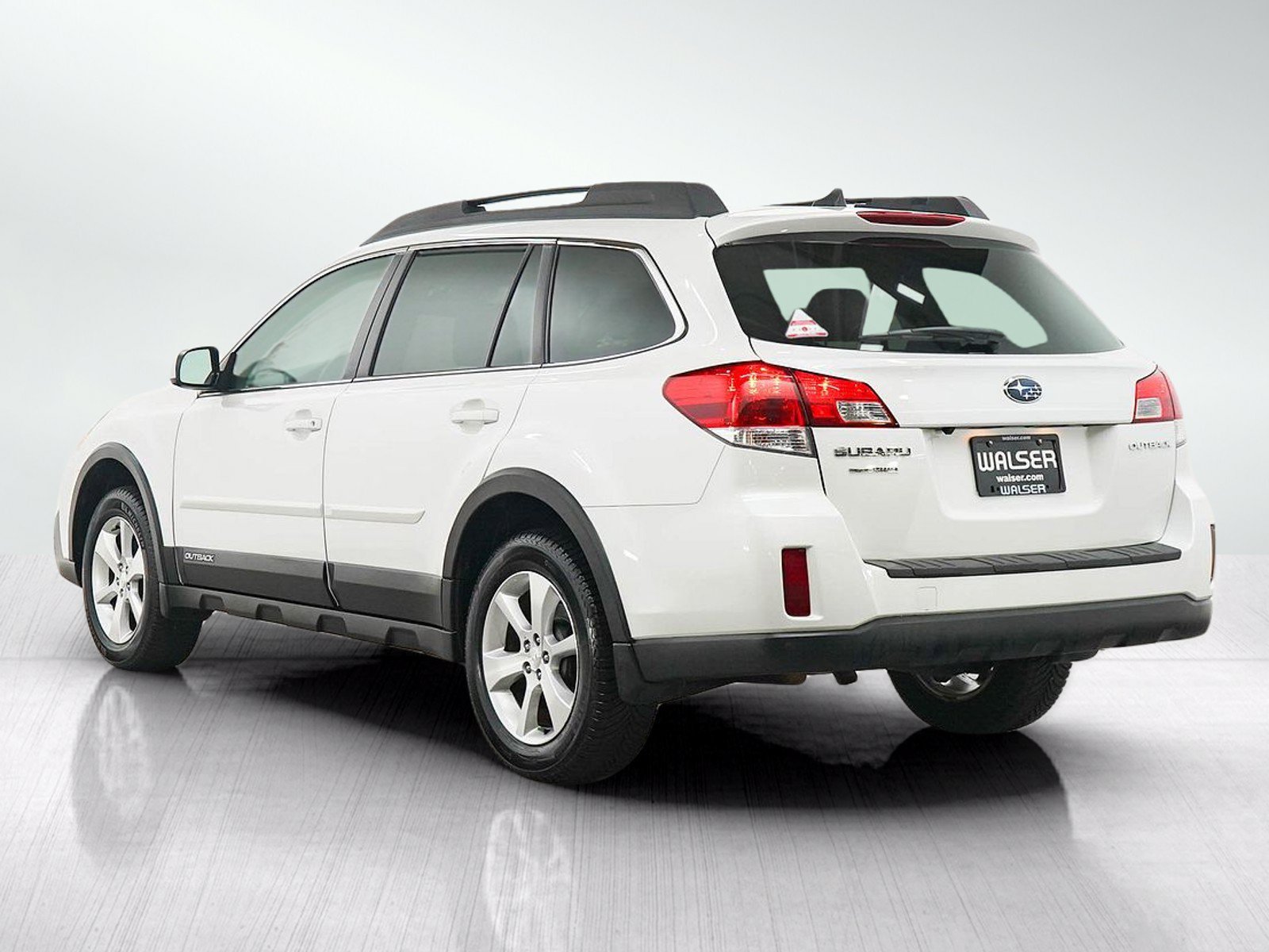 Used 2014 Satin White Pearl Subaru 2.5i image 3