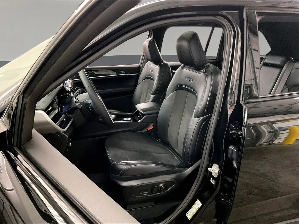 Used 2023 Black Jeep Trailhawk 4xe image 29