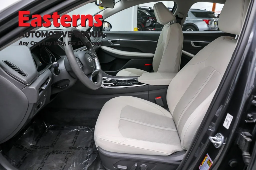 Used 2023 Gray Hyundai SEL image 13