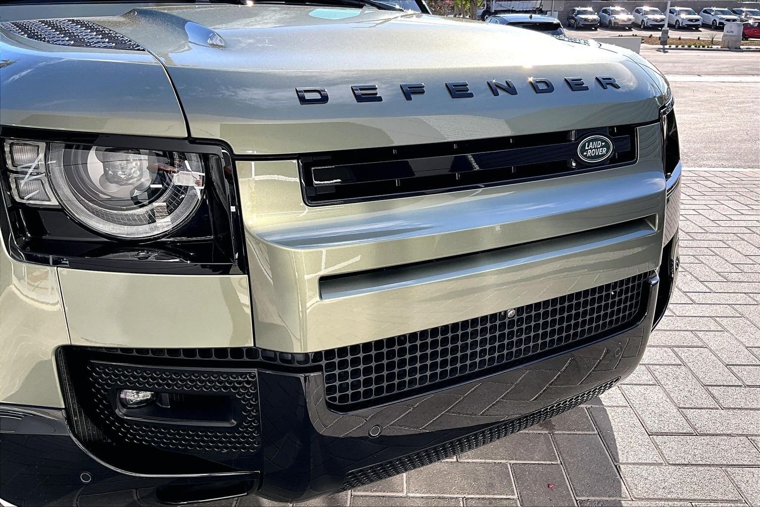 Used 2025 Green Land Rover X-Dynamic SE image 30