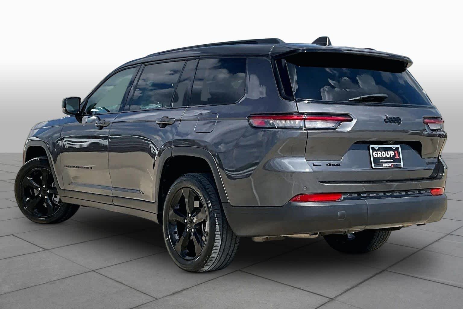 Used 2022 Baltic Gray Metallic Clearcoat Jeep Limited image 12
