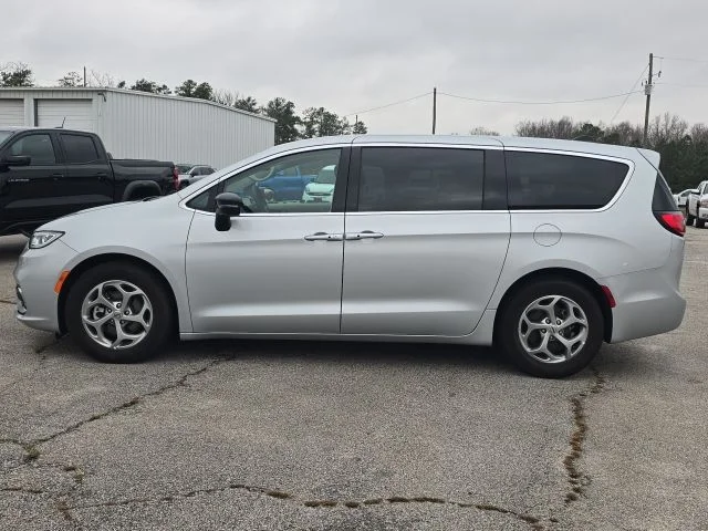Used 2024 Silver Chrysler Limited image 2