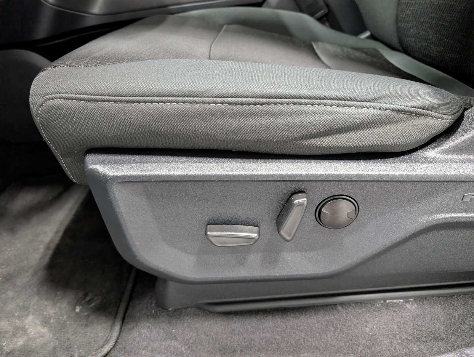 Used 2024 Agate Black Metallic Ford XLT image 41