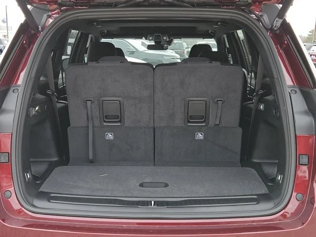 New 2026 Velvet Red Pearl-Coat Exterior Paint Jeep Laredo image 11