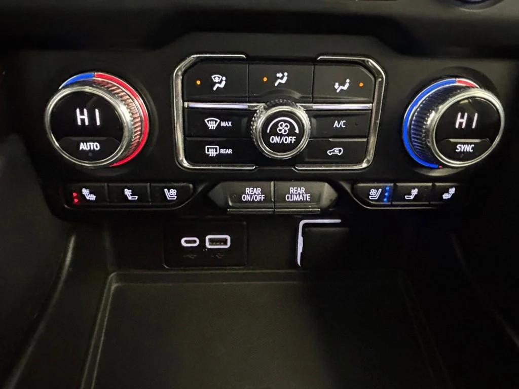 2022 GMC Yukon AT4 - Photo 5