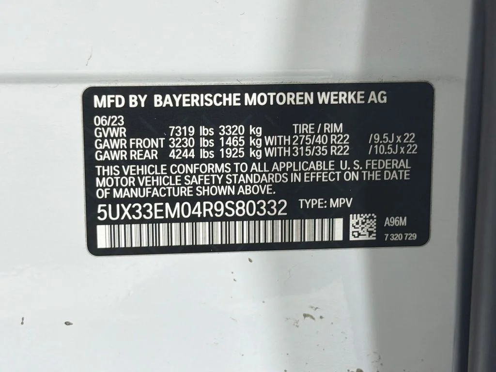 Used 2024 White BMW M60i image 35