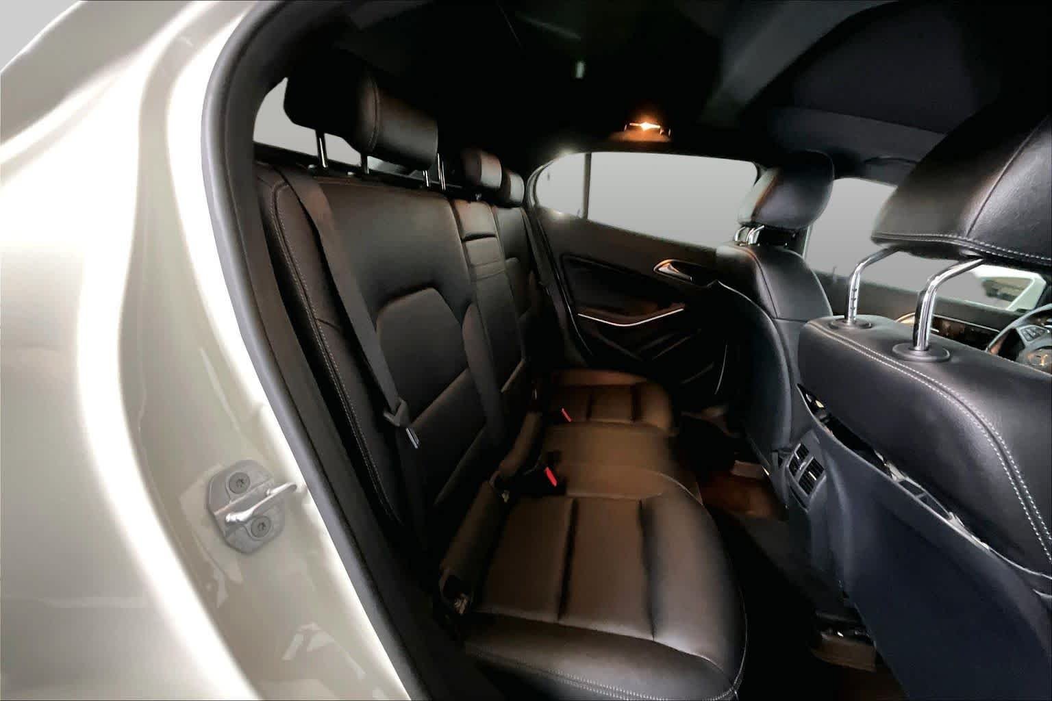Used 2017 Cirrus White Mercedes-Benz GLA 250 image 20