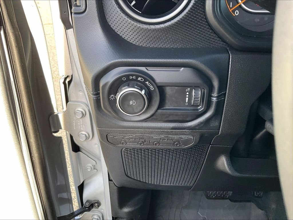 Used 2024 Silver Jeep Rubicon image 27