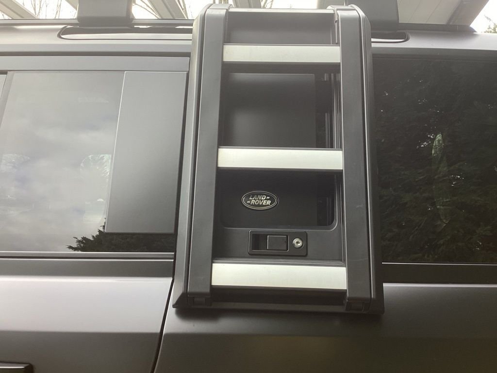 Used 2022  Land Rover X image 7