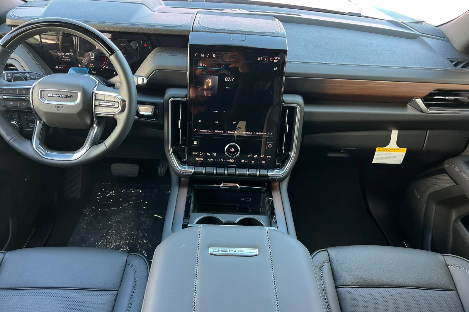 2026 GMC Yukon Denali - Photo 12