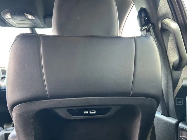 Used 2025 White Chrysler Select image 36