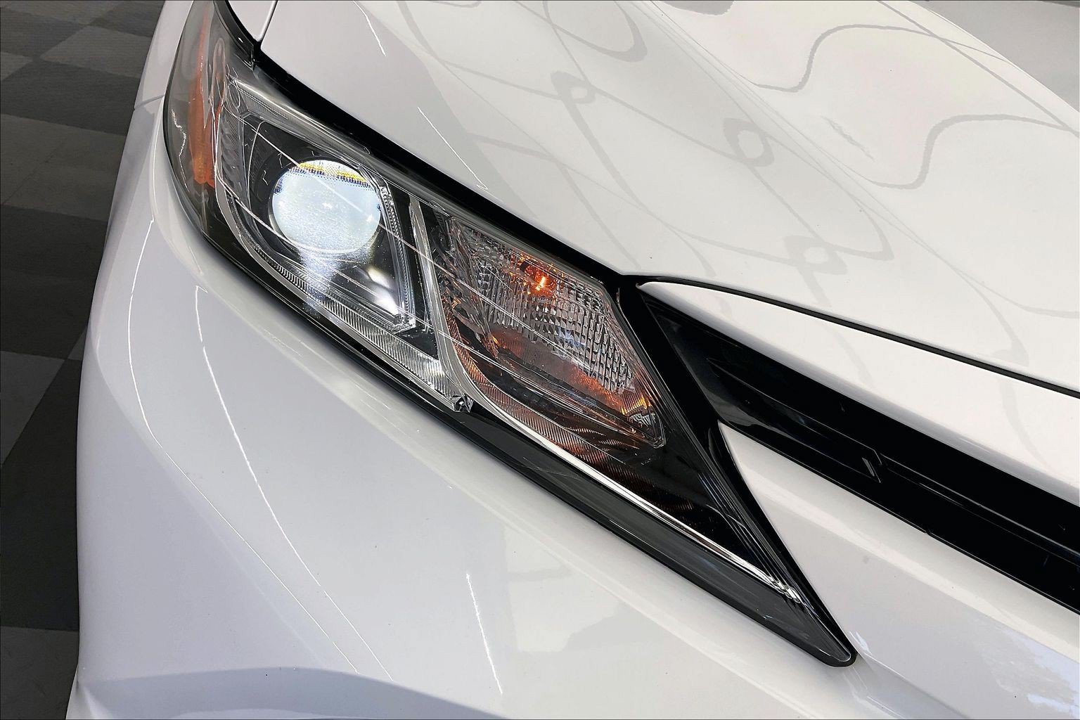 Used 2020 Super White Toyota LE image 29