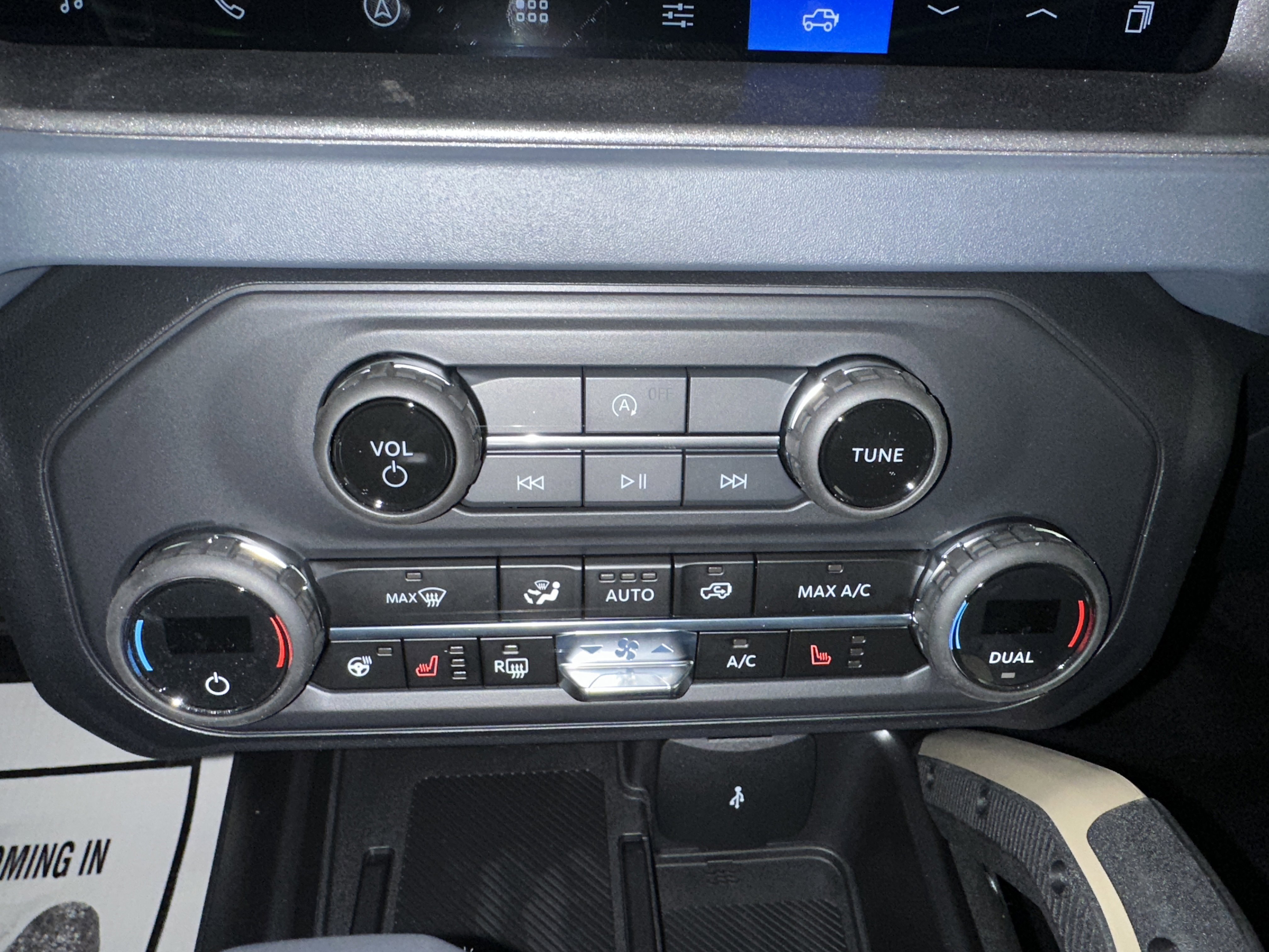 New 2025 CARBONIZED GRAY MET Ford Badlands image 19